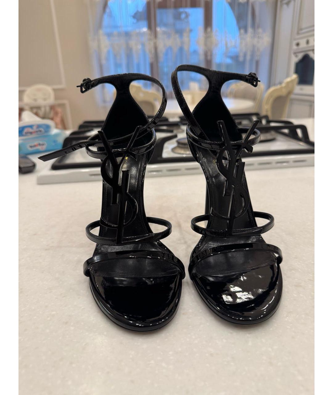 SAINT LAURENT Черные босоножки из лакированной кожи, фото 3