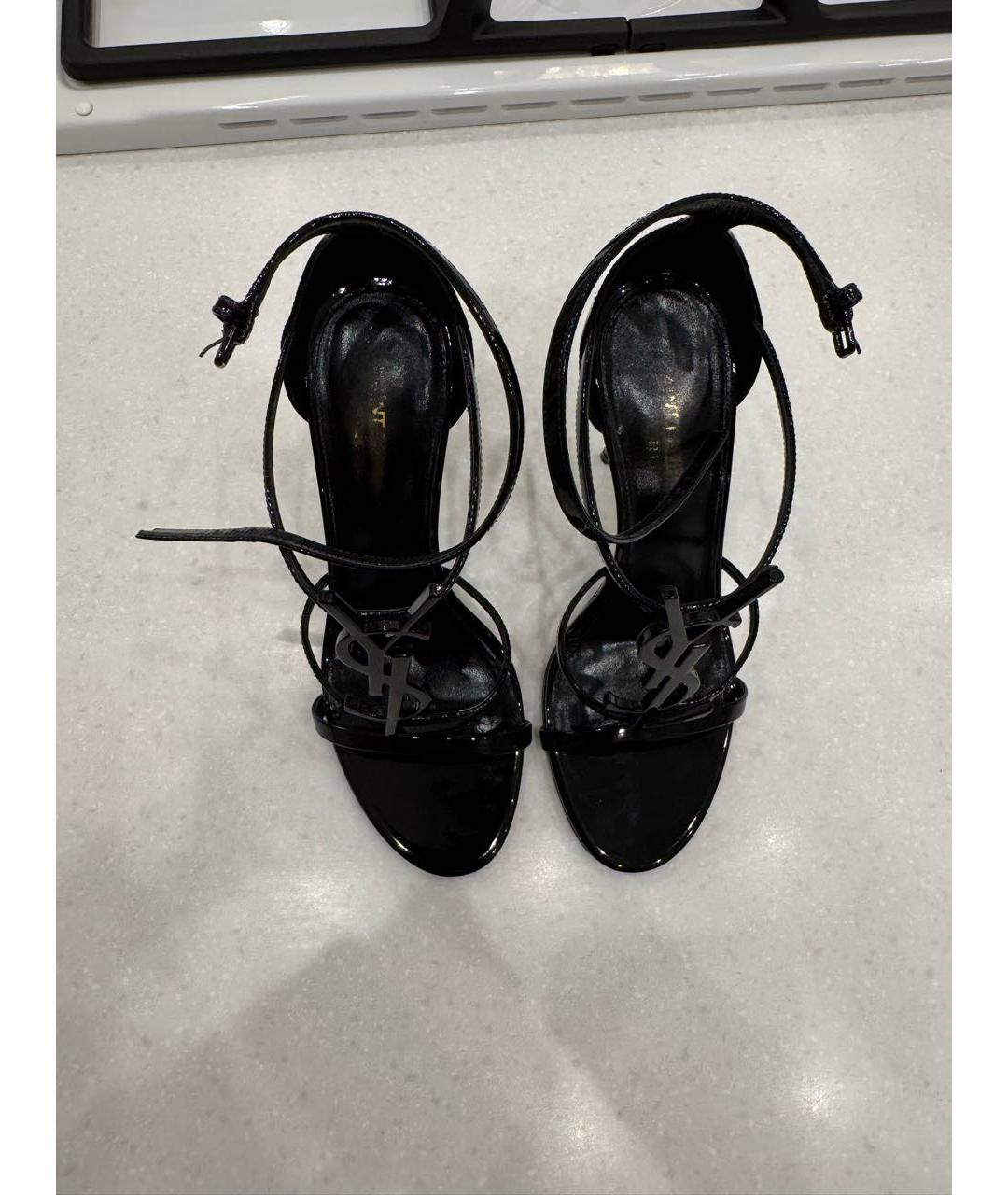 SAINT LAURENT Черные босоножки из лакированной кожи, фото 4