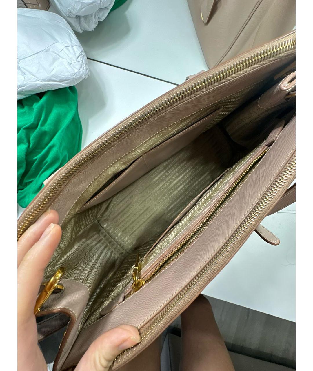 PRADA Бежевая кожаная сумка с короткими ручками, фото 3