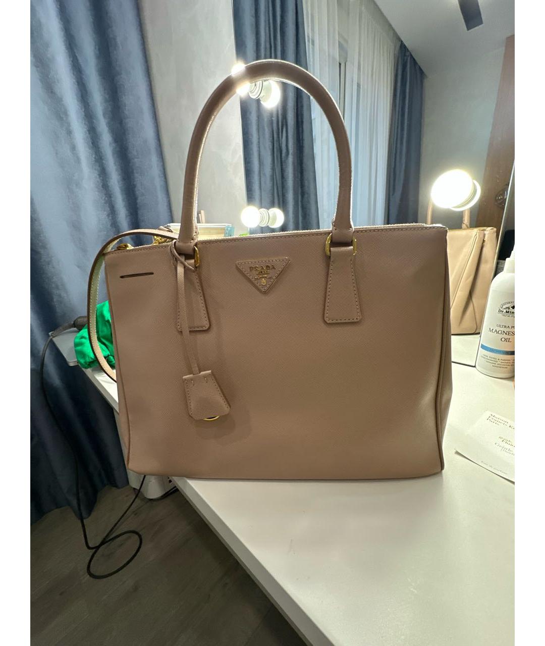 PRADA Бежевая кожаная сумка с короткими ручками, фото 6