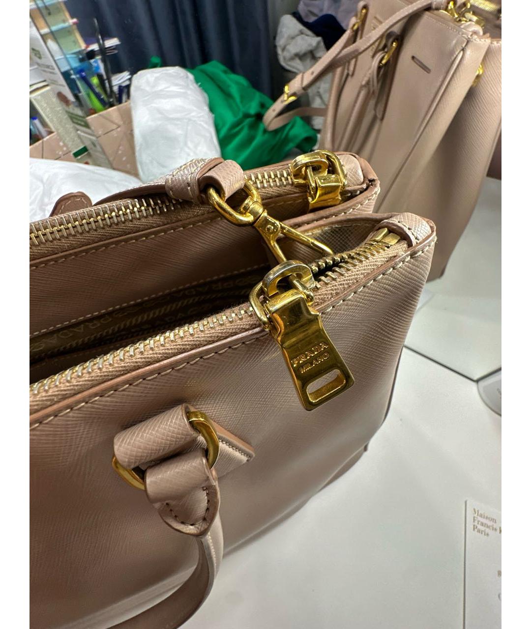 PRADA Бежевая кожаная сумка с короткими ручками, фото 4