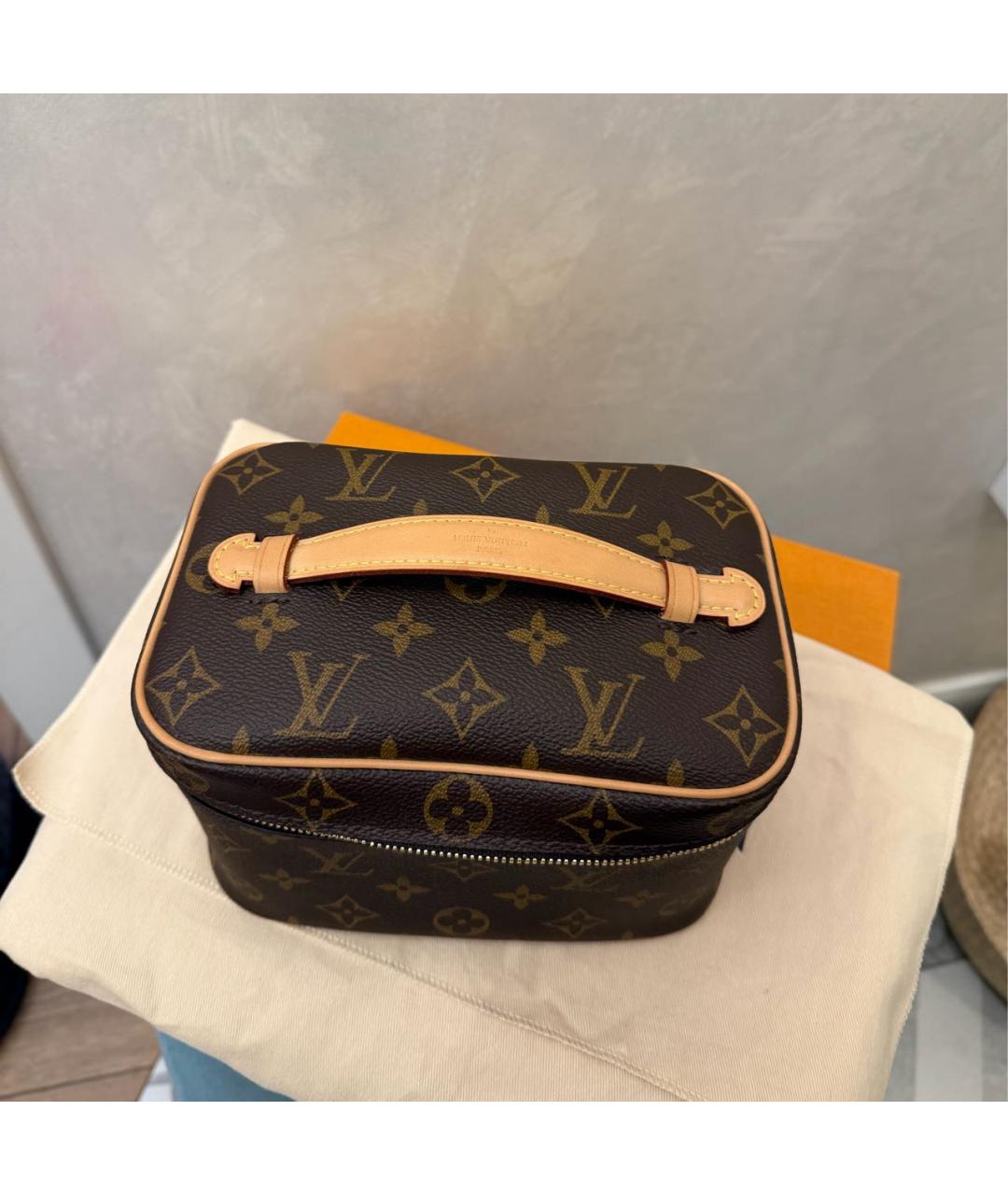LOUIS VUITTON Коричневая кожаная косметичка, фото 3