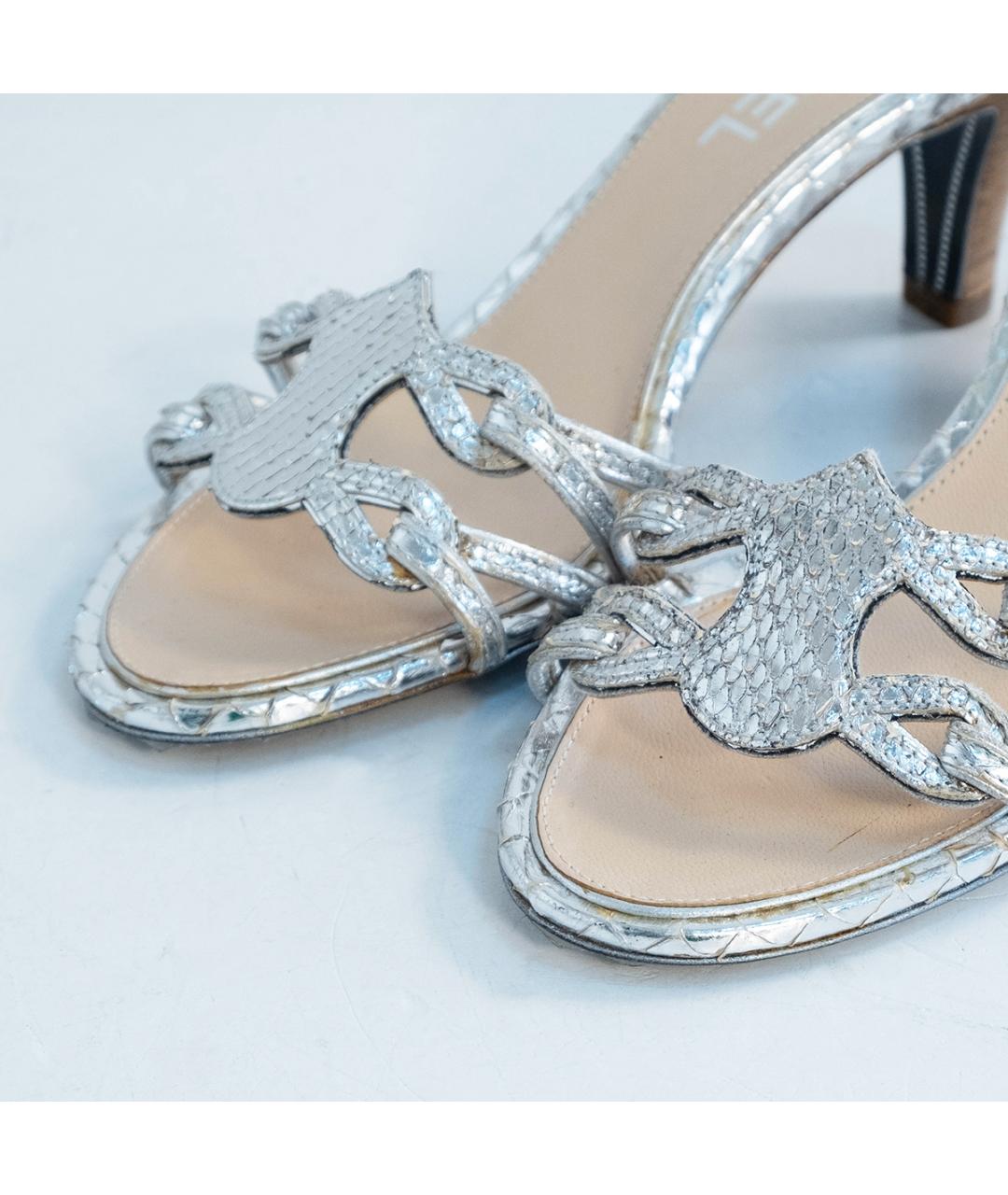 CHANEL Серебряные кожаные босоножки, фото 3