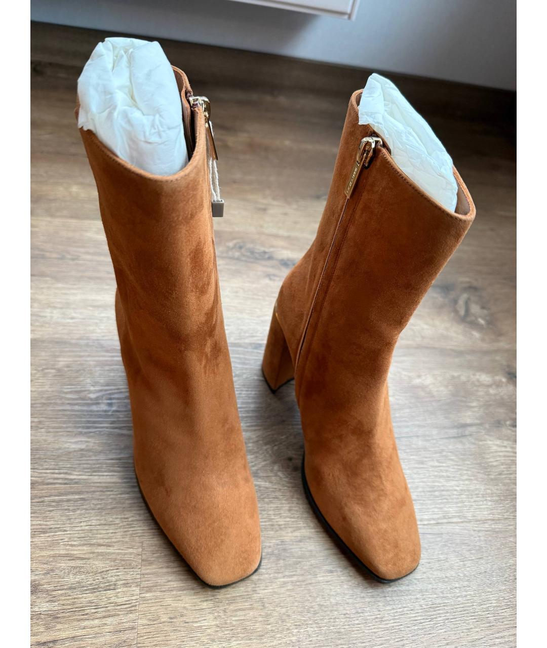 JIMMY CHOO Коричневые замшевые ботильоны, фото 3