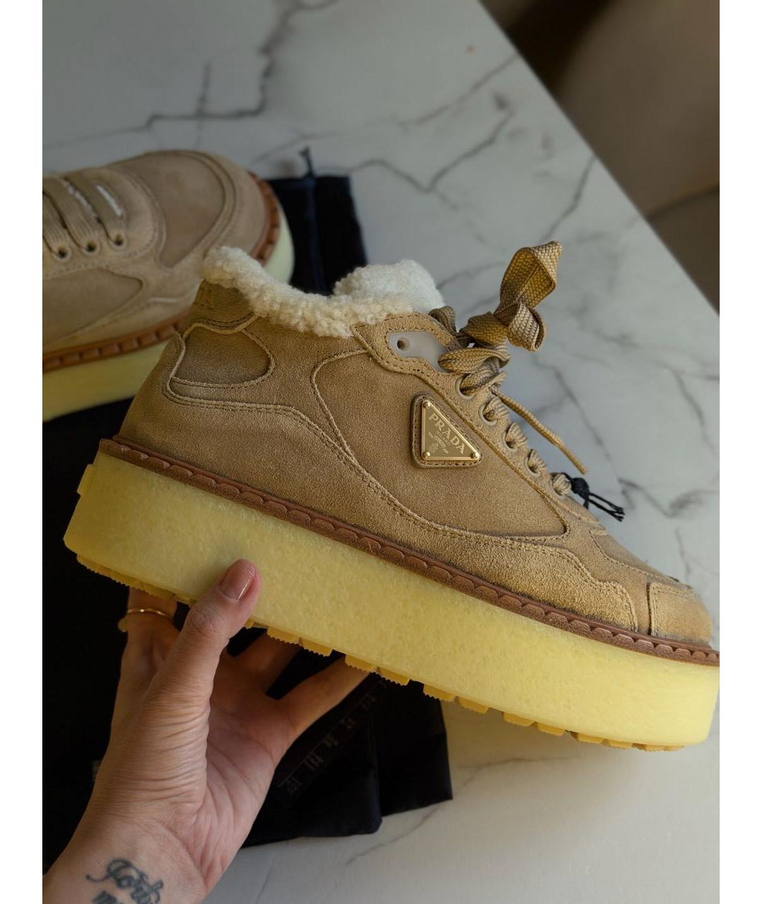 PRADA Бежевые замшевые кроссовки, фото 7