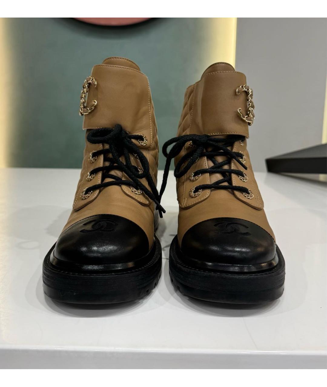 CHANEL Бежевые кожаные ботинки, фото 2