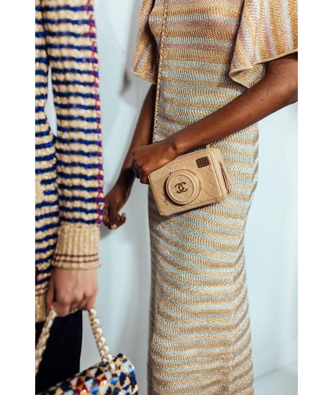 CHANEL Золотое вискозное повседневное платье, фото 2