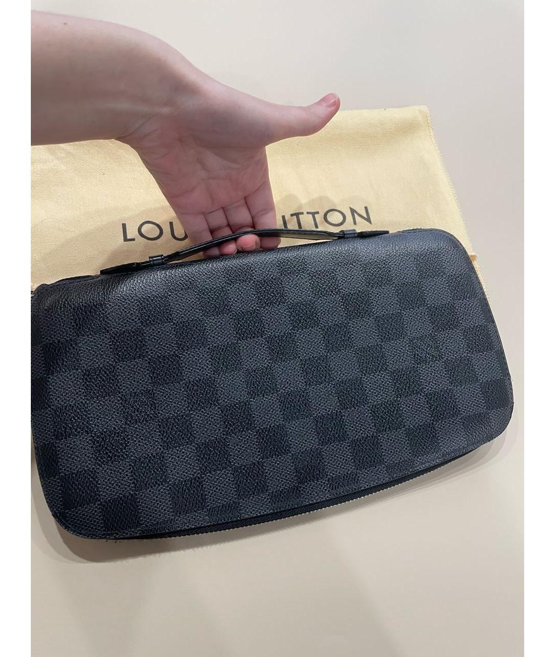 LOUIS VUITTON Антрацитовая кожаная барсетка, фото 4