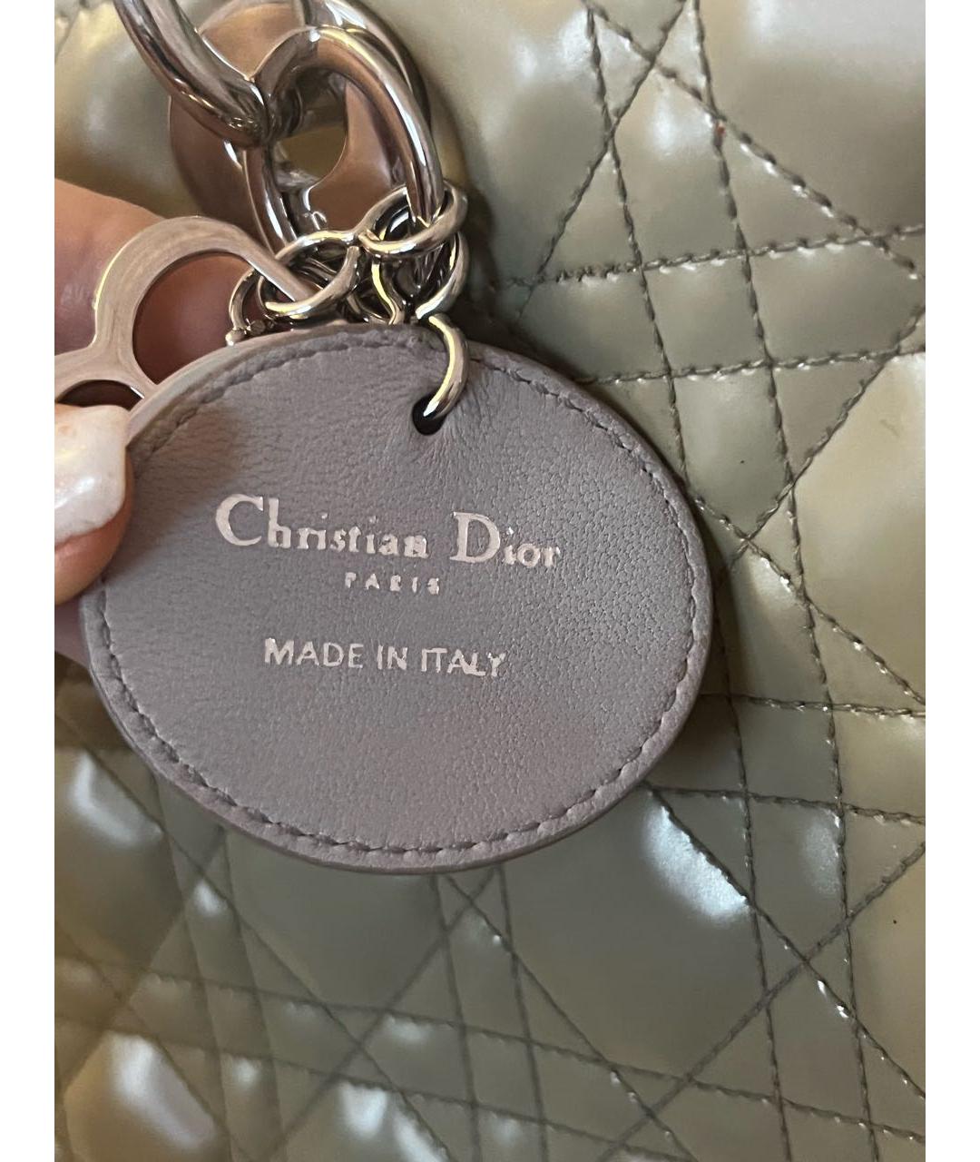 CHRISTIAN DIOR Бежевая сумка с короткими ручками из лакированной кожи, фото 7