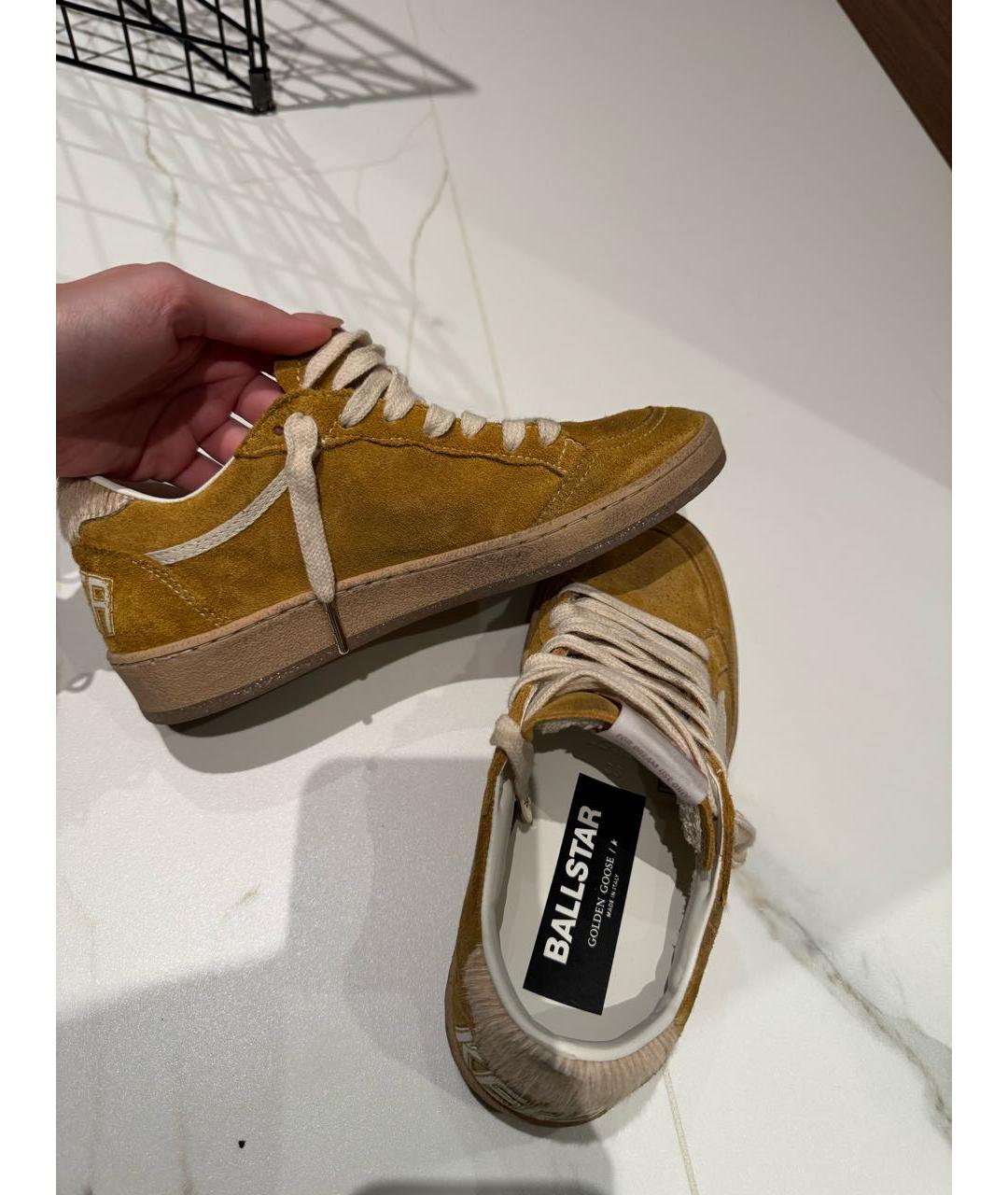 GOLDEN GOOSE DELUXE BRAND Горчичные замшевые кроссовки, фото 3