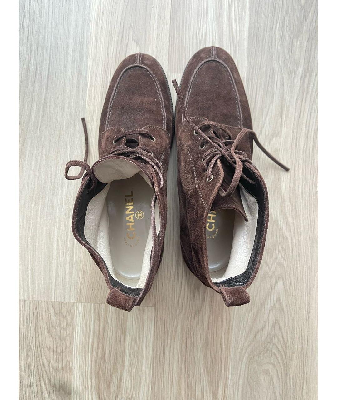 CHANEL Коричневые замшевые ботинки, фото 3