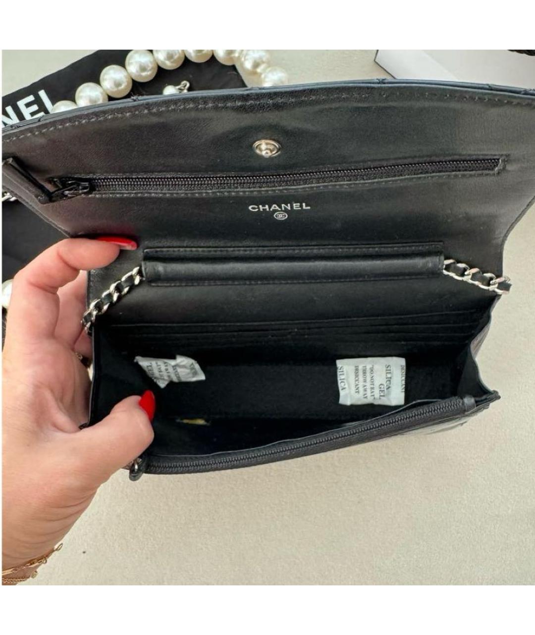 CHANEL Черная сумка через плечо из лакированной кожи, фото 3