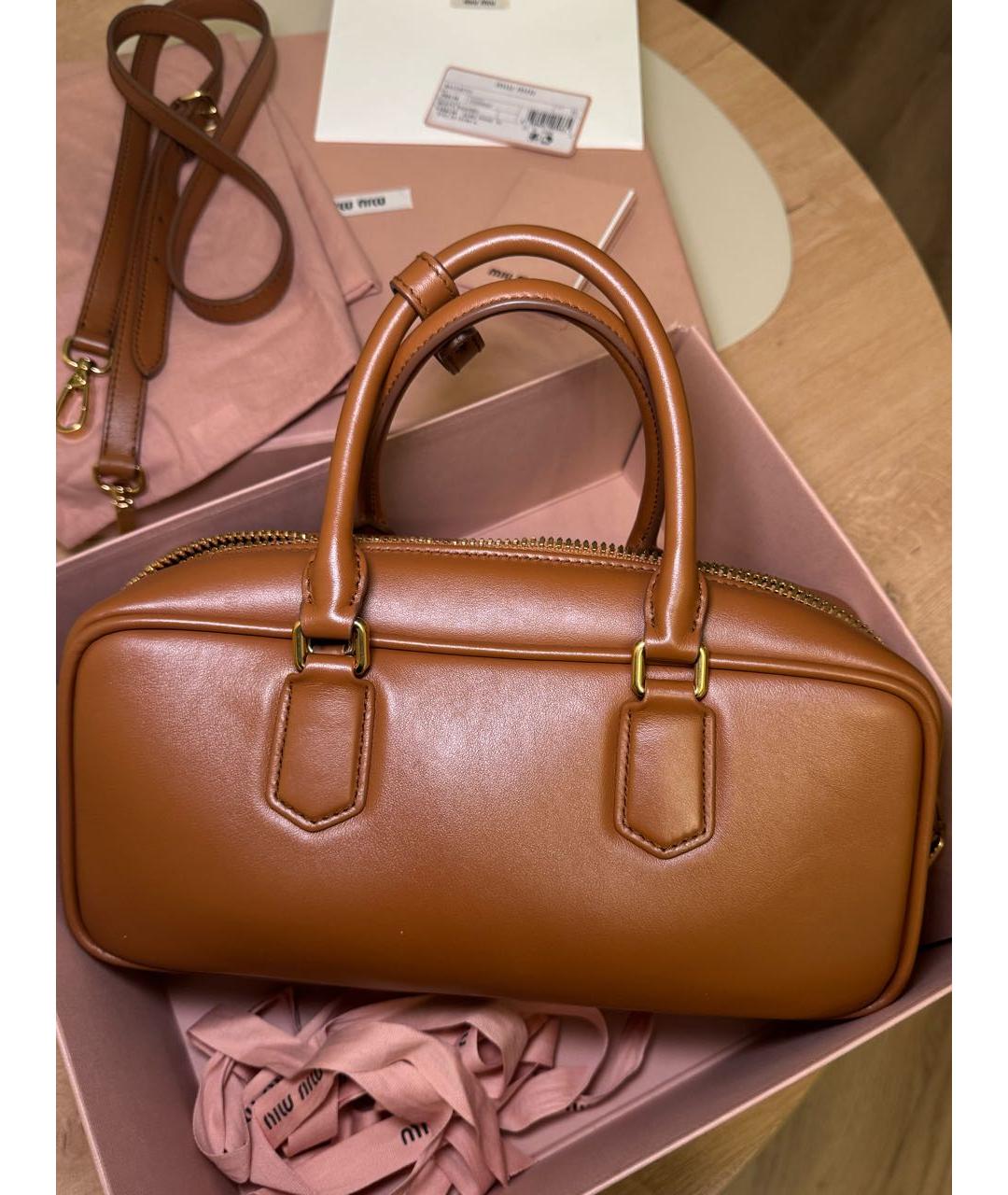 MIU MIU Коричневая кожаная сумка с короткими ручками, фото 2