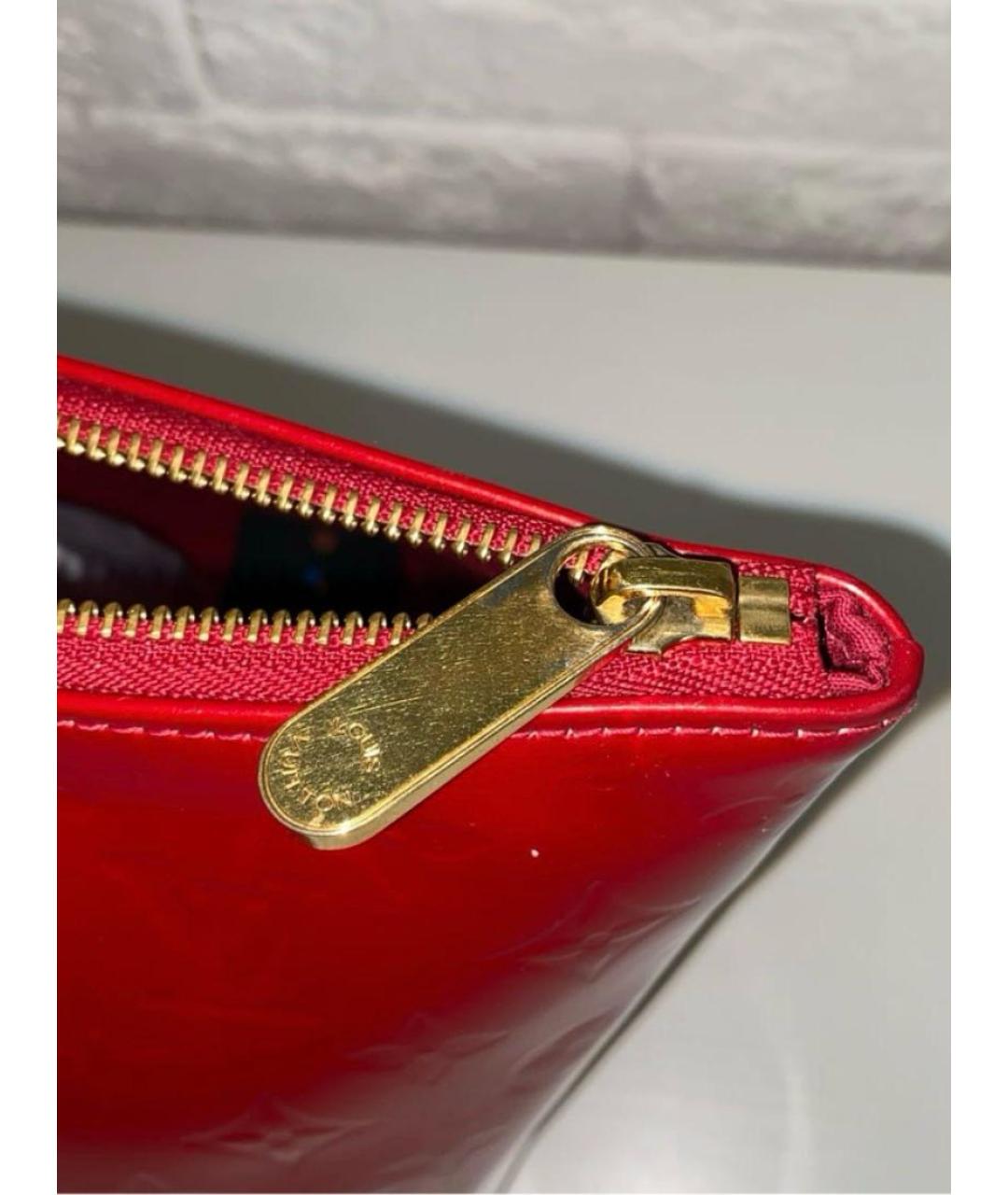 LOUIS VUITTON Красная сумка с короткими ручками из лакированной кожи, фото 3