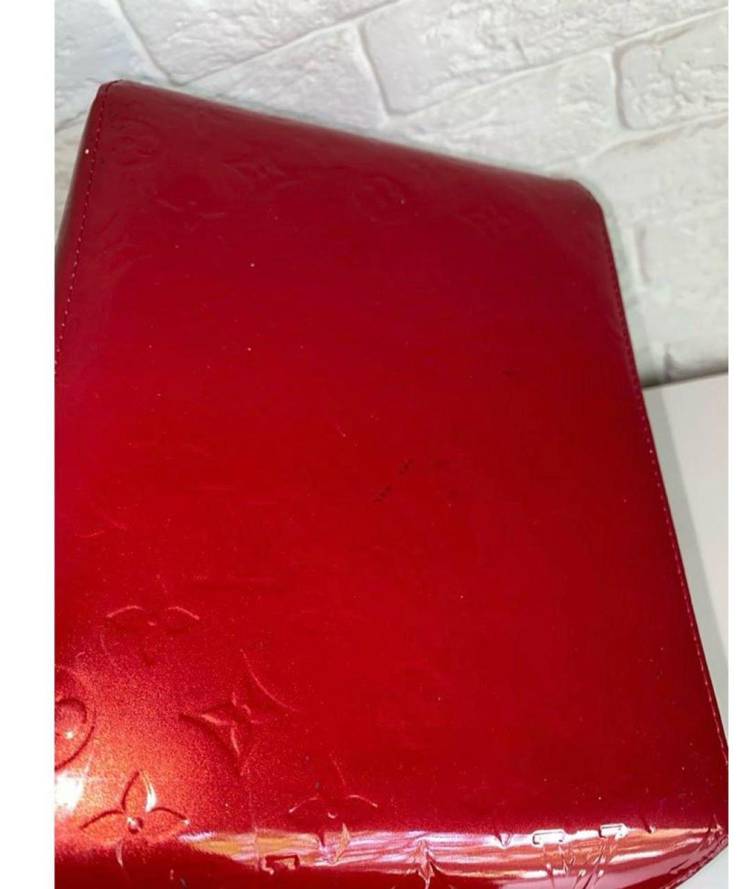 LOUIS VUITTON Красная сумка с короткими ручками из лакированной кожи, фото 4