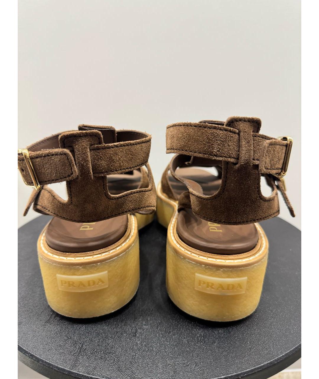 PRADA Коричневые замшевые сандалии, фото 4