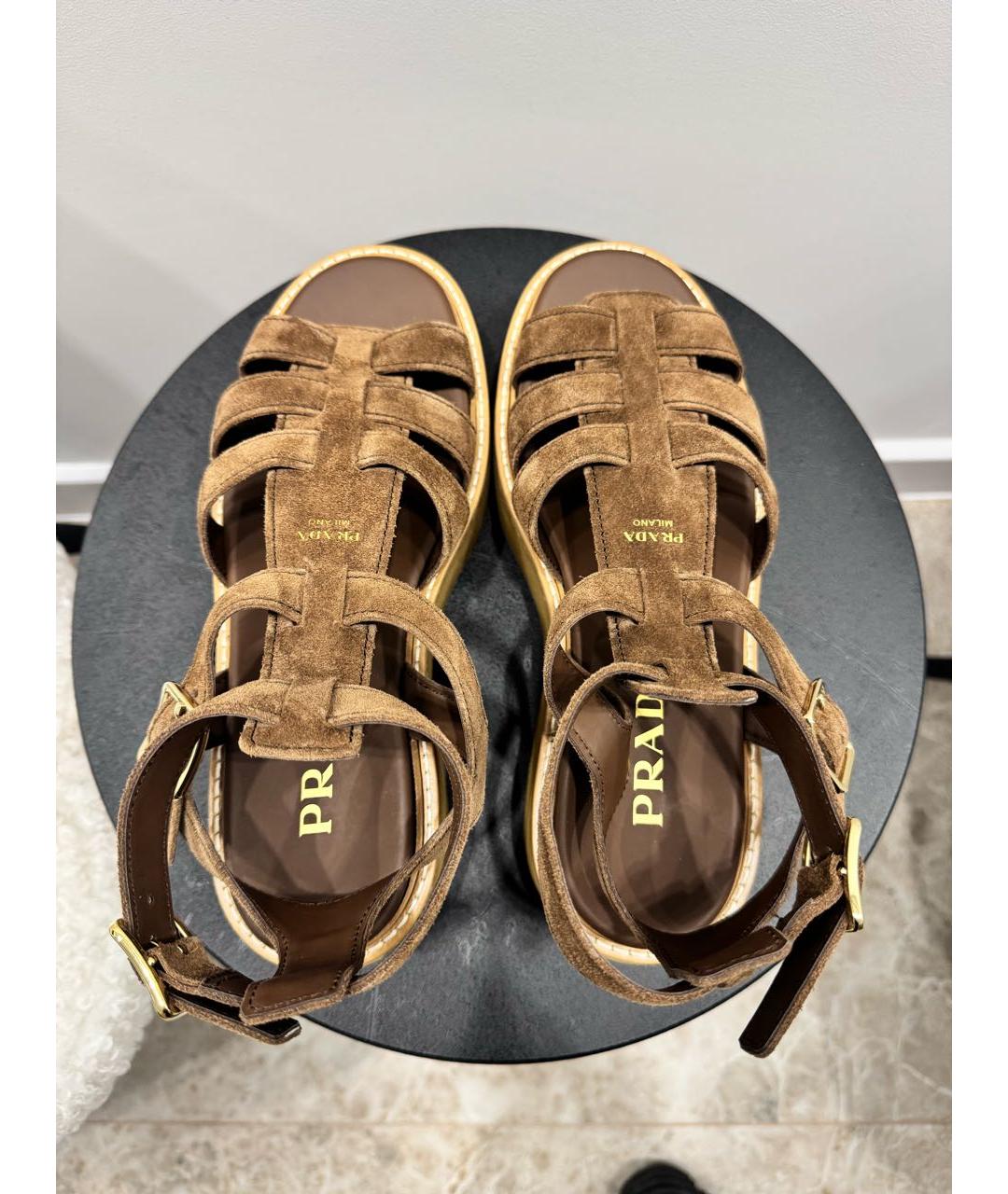 PRADA Коричневые замшевые сандалии, фото 3