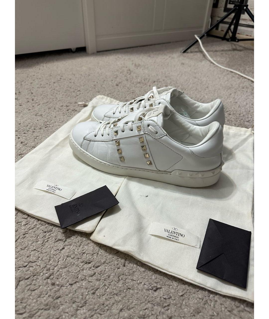 VALENTINO Белые кожаные низкие кроссовки / кеды, фото 3