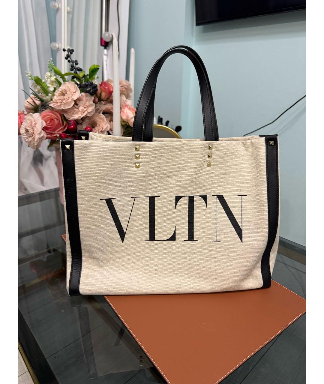 VALENTINO Белая тканевая сумка с короткими ручками, фото 5