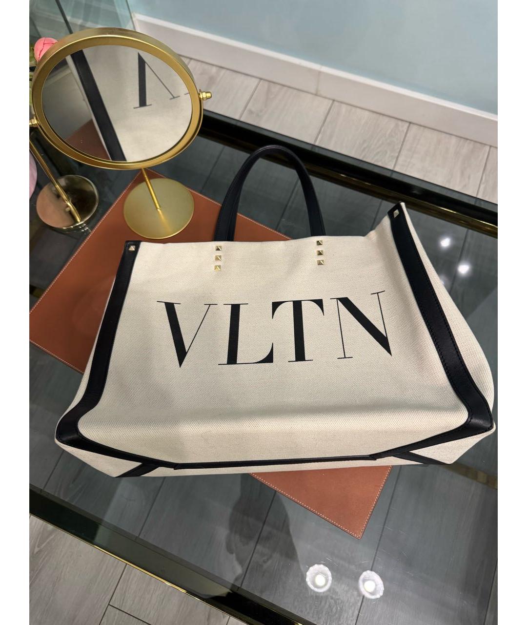 VALENTINO Белая тканевая сумка с короткими ручками, фото 2