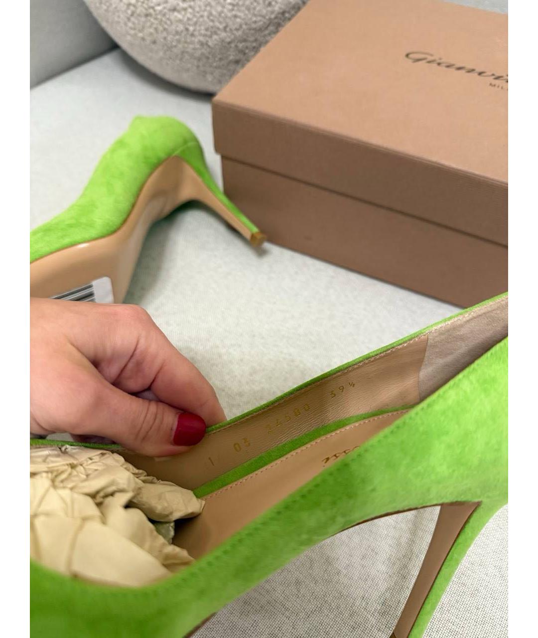 GIANVITO ROSSI Салатовые замшевые туфли, фото 5