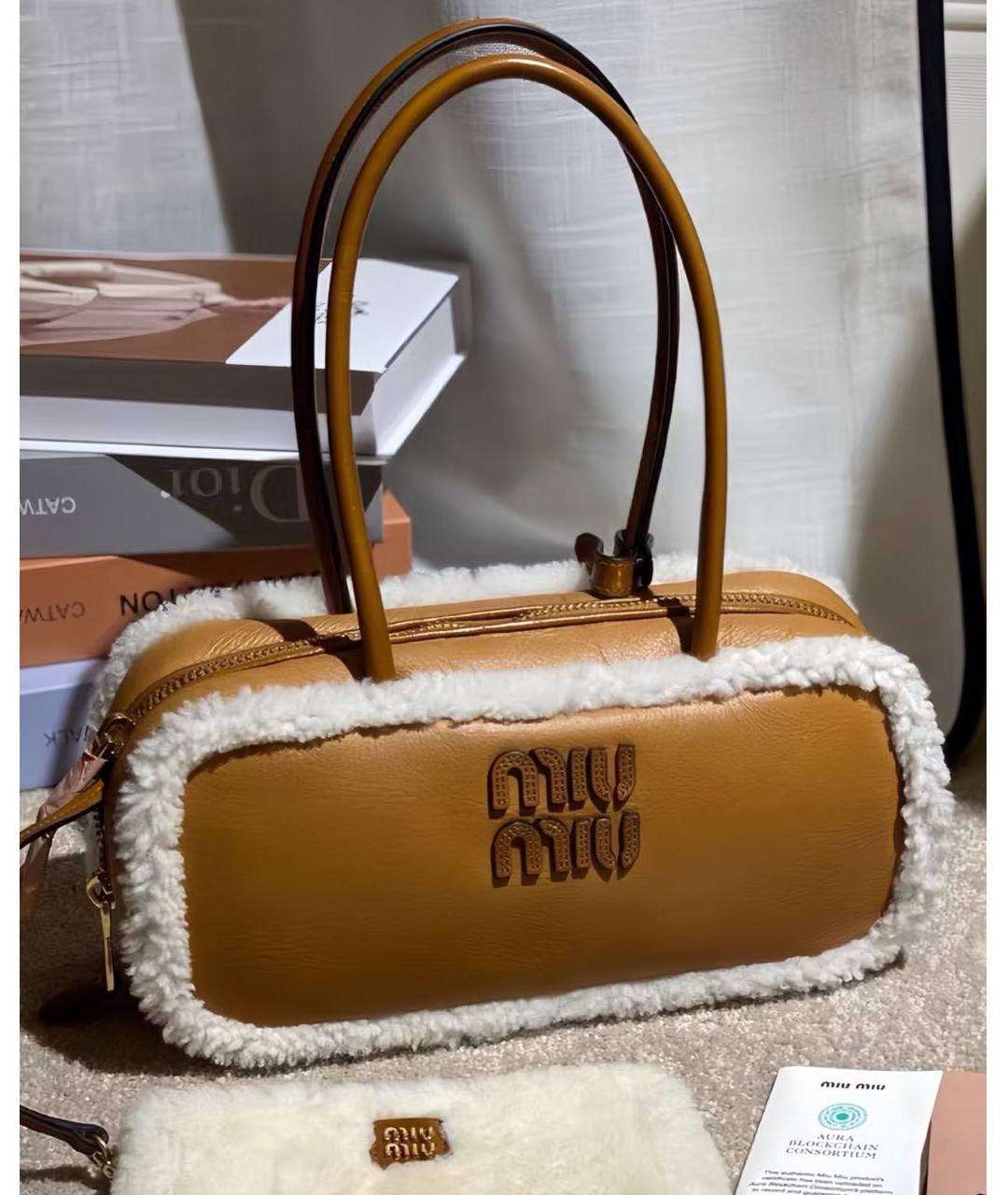 MIU MIU Коричневая кожаная сумка с короткими ручками, фото 2