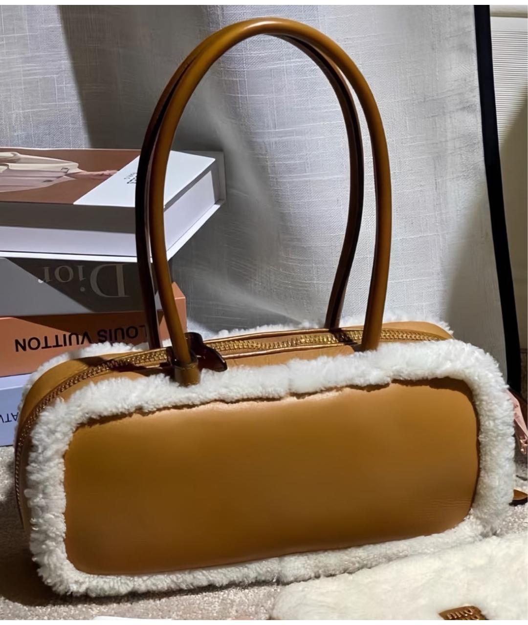 MIU MIU Коричневая кожаная сумка с короткими ручками, фото 3