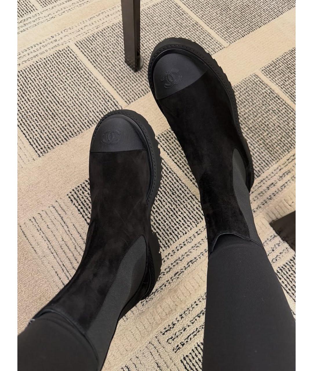 CHANEL Черные замшевые ботинки, фото 2