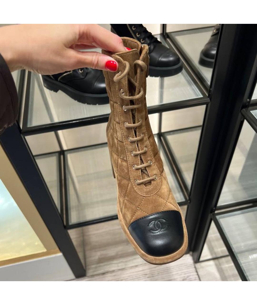 CHANEL Коричневые замшевые ботильоны, фото 3