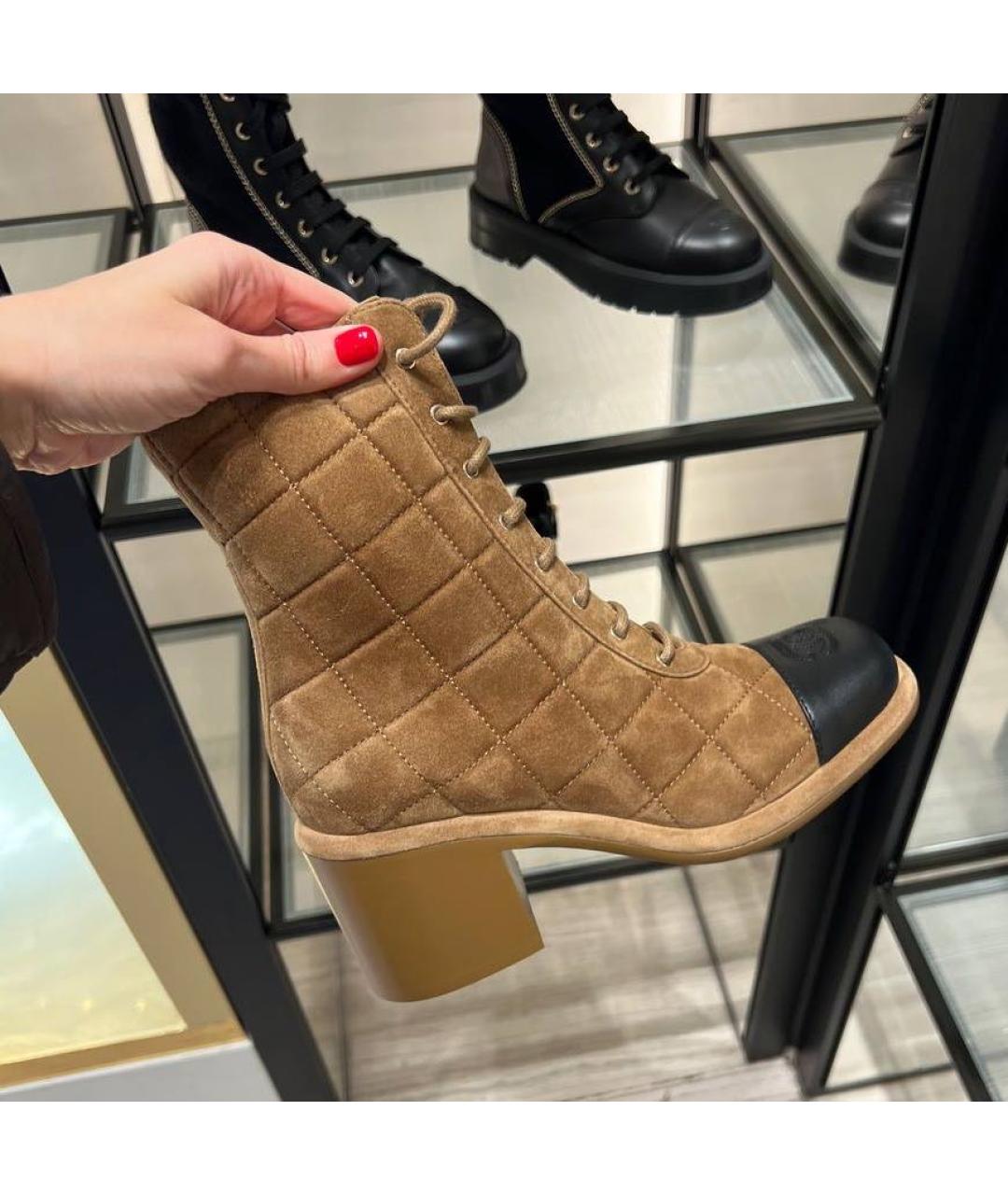 CHANEL Коричневые замшевые ботильоны, фото 4