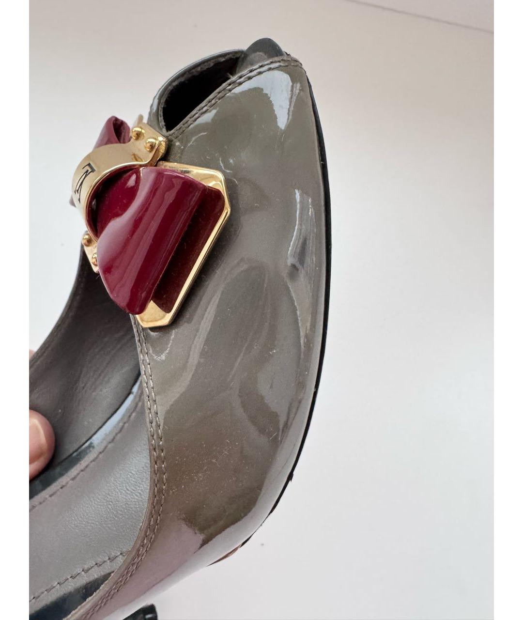 LOUIS VUITTON Серые туфли из лакированной кожи, фото 6