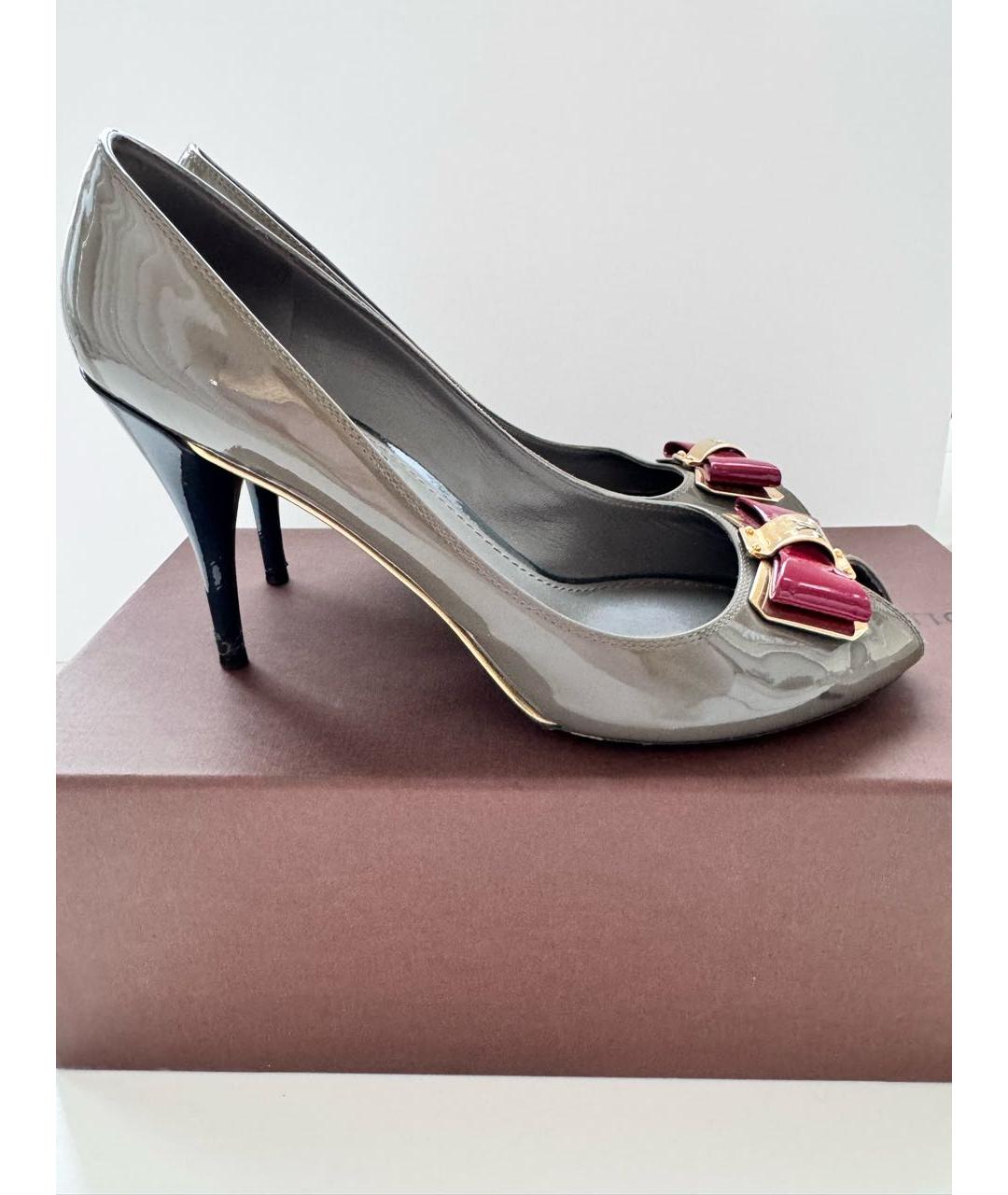 LOUIS VUITTON Серые туфли из лакированной кожи, фото 9