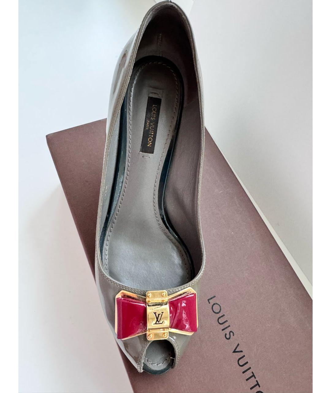 LOUIS VUITTON Серые туфли из лакированной кожи, фото 7