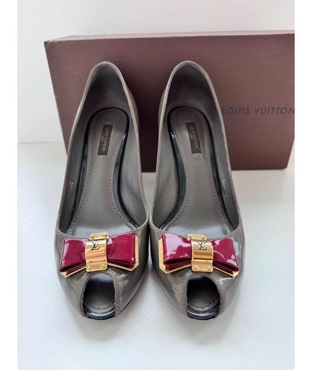 LOUIS VUITTON Серые туфли из лакированной кожи, фото 2