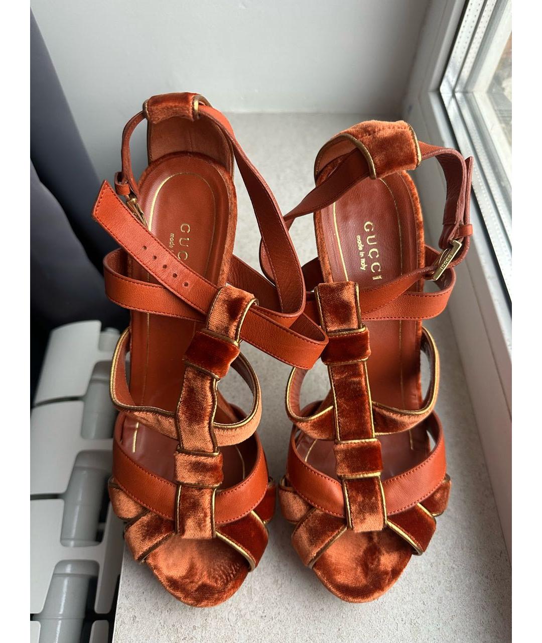 GUCCI Оранжевое бархатные босоножки, фото 2