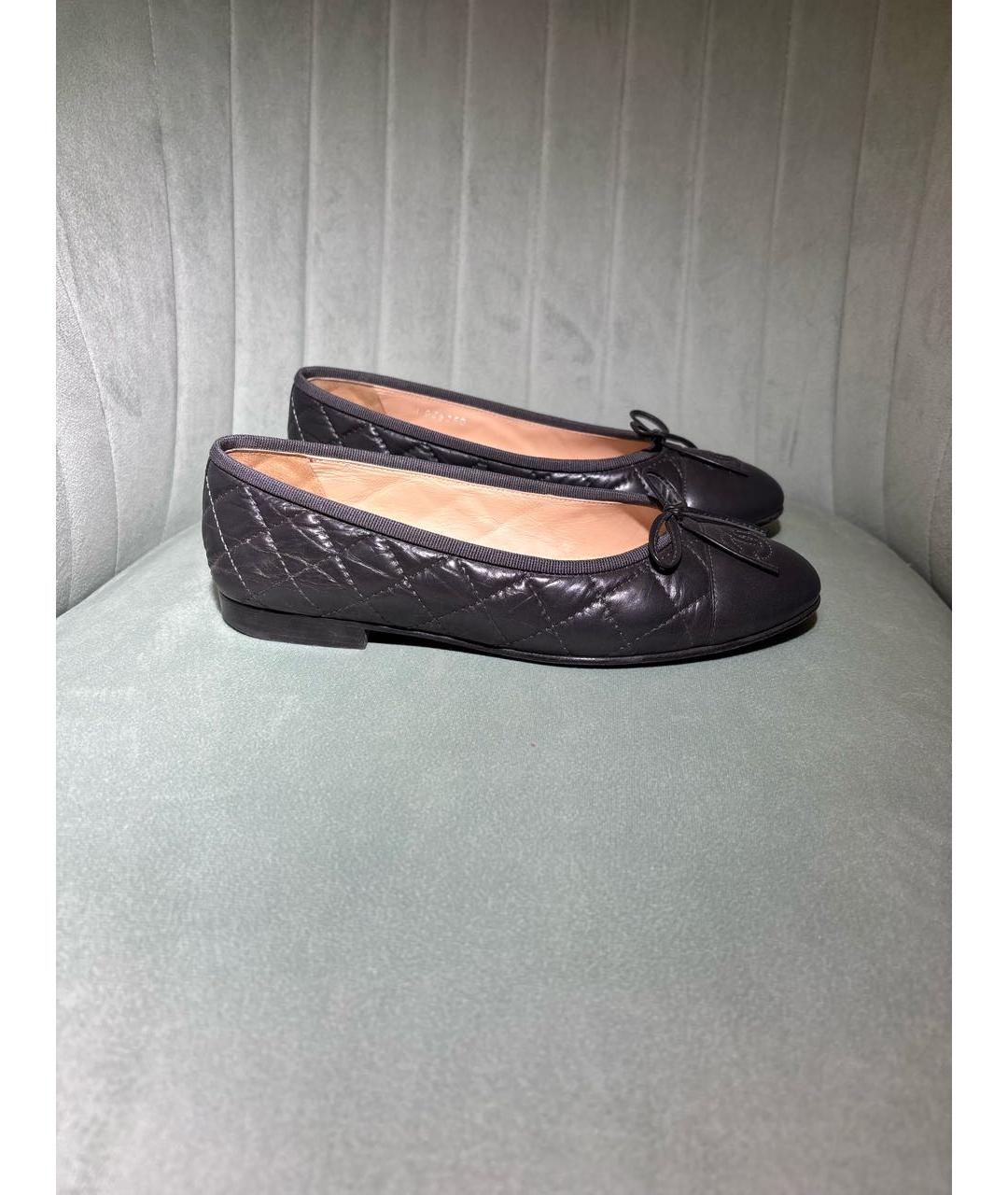CHANEL Антрацитовые кожаные балетки, фото 5