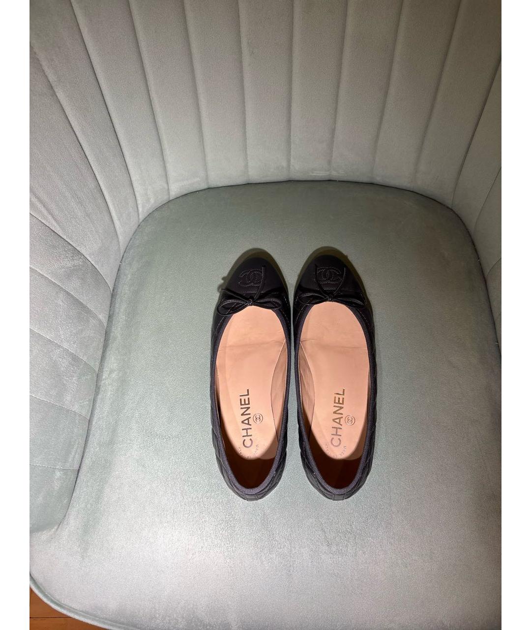 CHANEL Антрацитовые кожаные балетки, фото 3