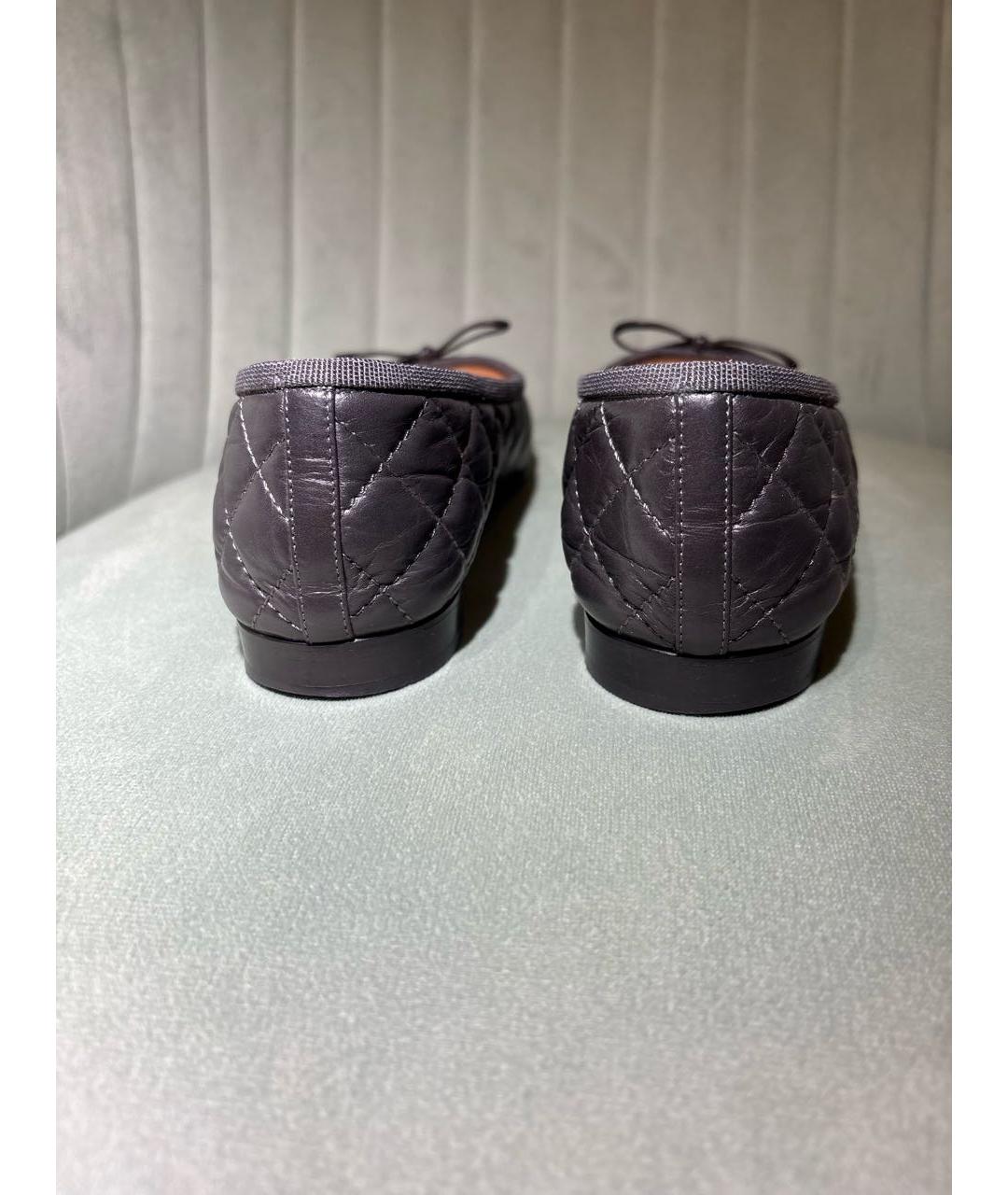 CHANEL Антрацитовые кожаные балетки, фото 4