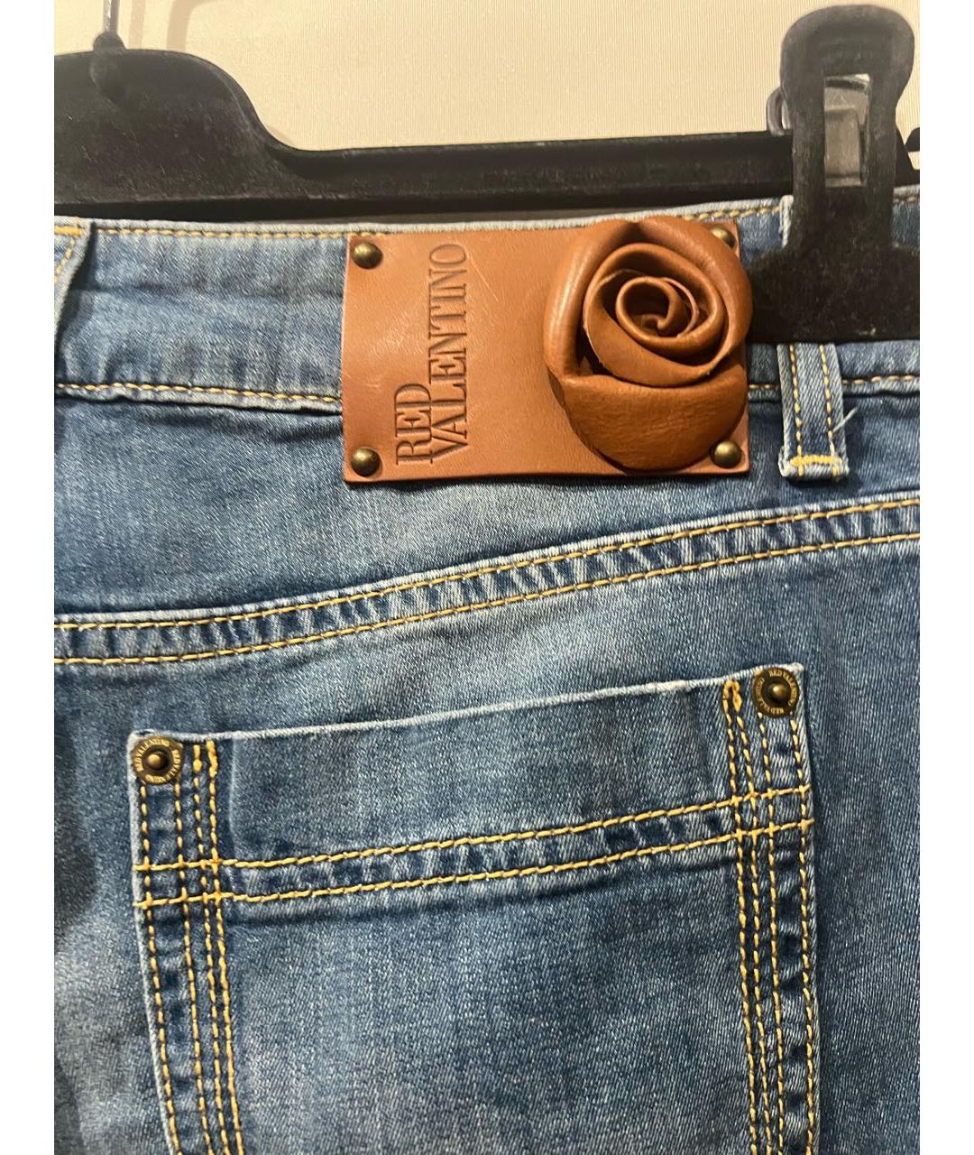 RED VALENTINO Синие хлопко-эластановые прямые джинсы, фото 3