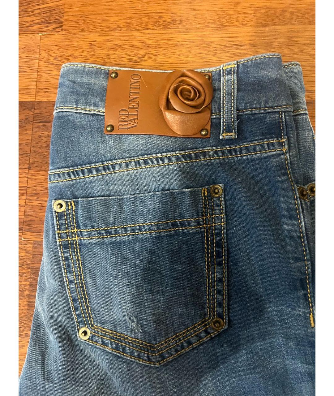 RED VALENTINO Синие хлопко-эластановые прямые джинсы, фото 5