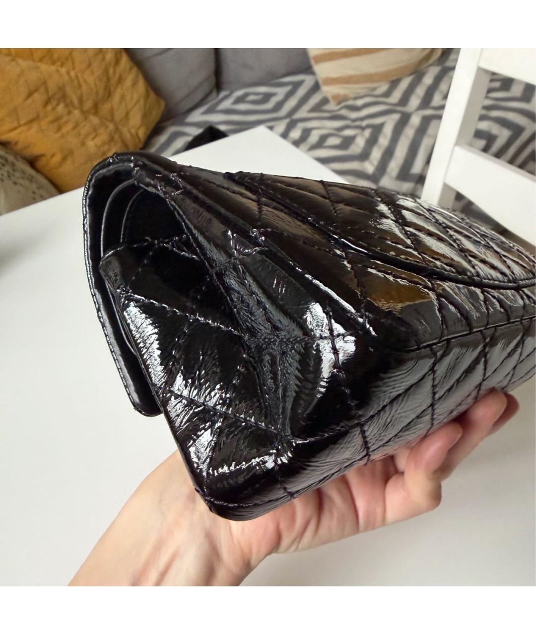 CHANEL Черная сумка через плечо из лакированной кожи, фото 7