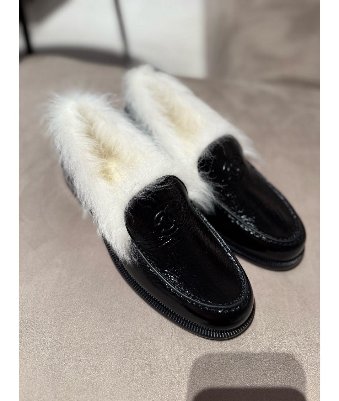 CHANEL Черные лоферы из лакированной кожи, фото 2