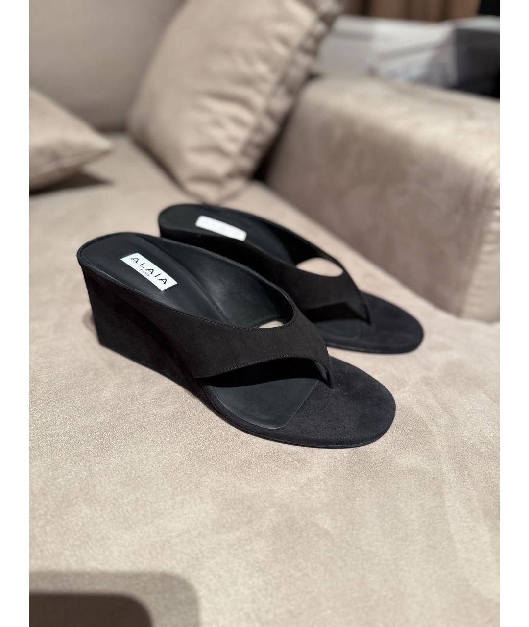 ALAIA Черные замшевые сандалии, фото 2