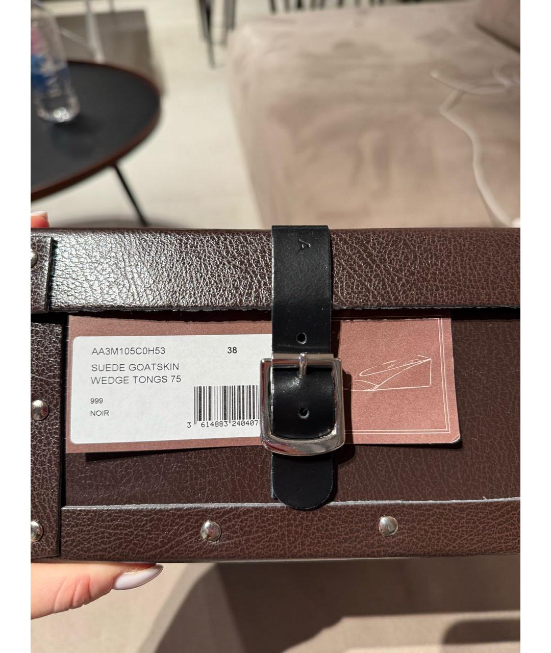 ALAIA Черные замшевые сандалии, фото 5