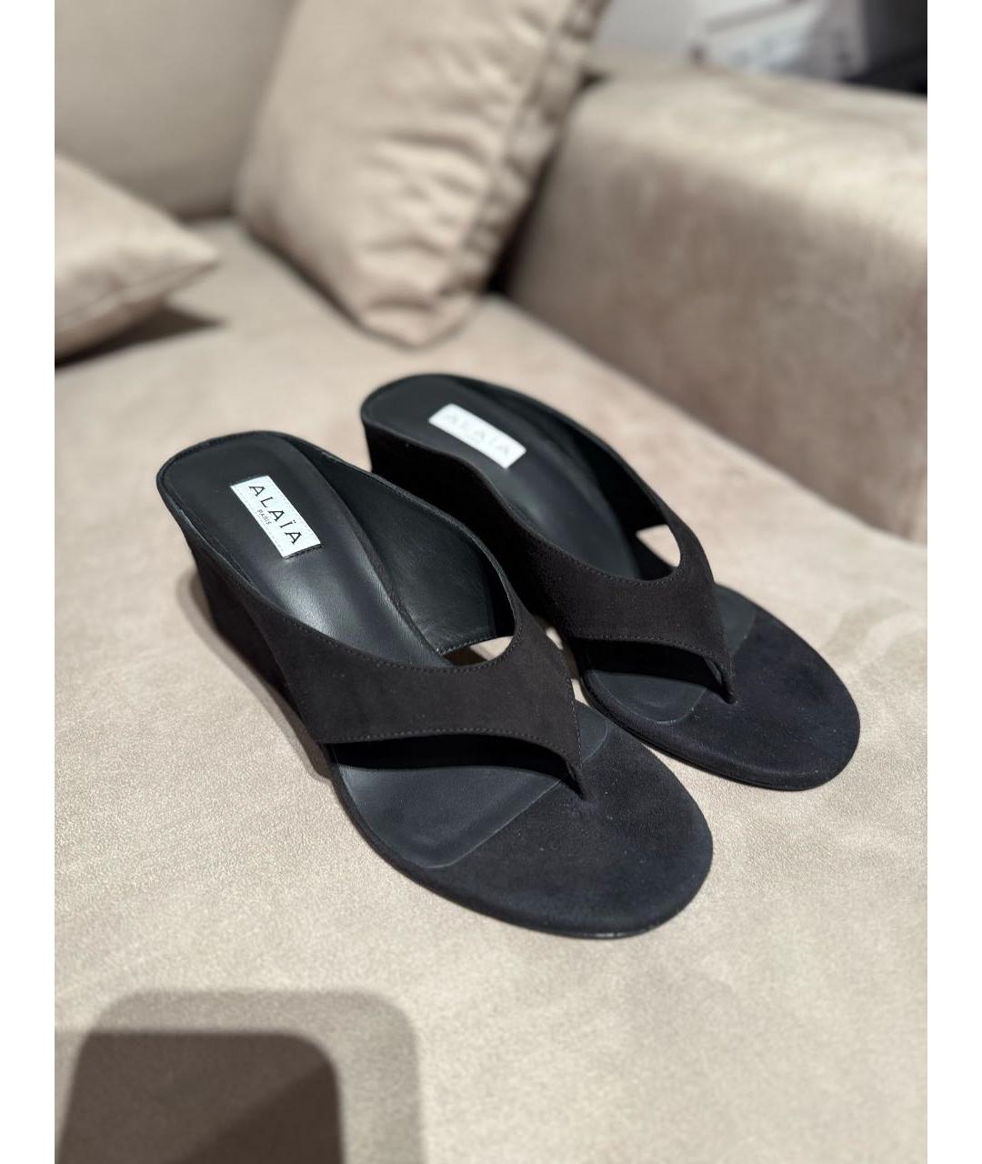 ALAIA Черные замшевые сандалии, фото 4