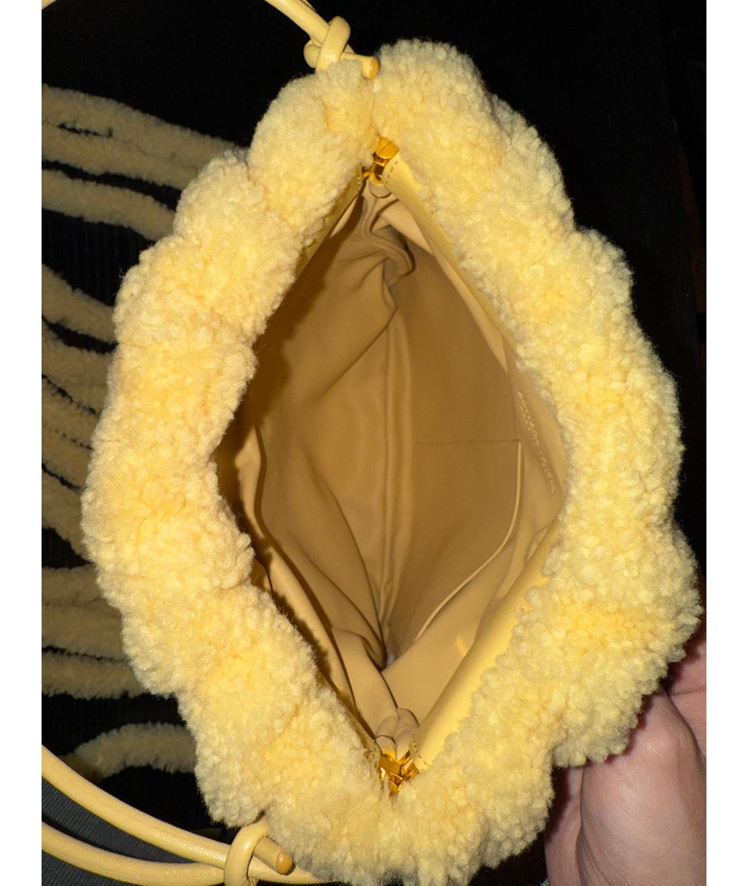 BOTTEGA VENETA Желтая меховая сумка с короткими ручками, фото 2