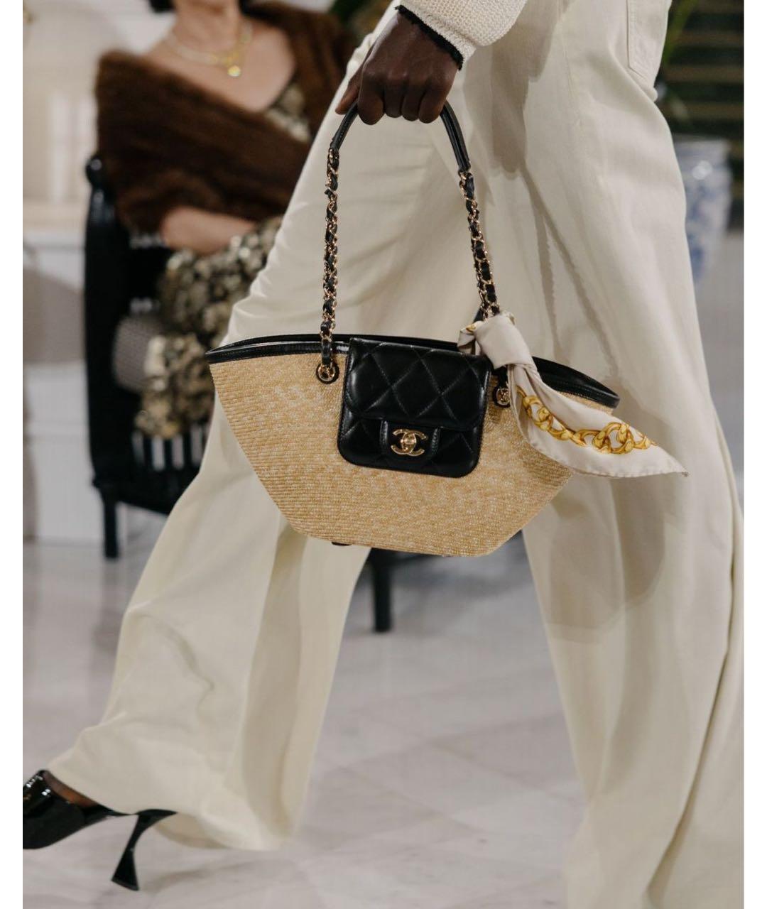 CHANEL Черная кожаная сумка тоут, фото 3