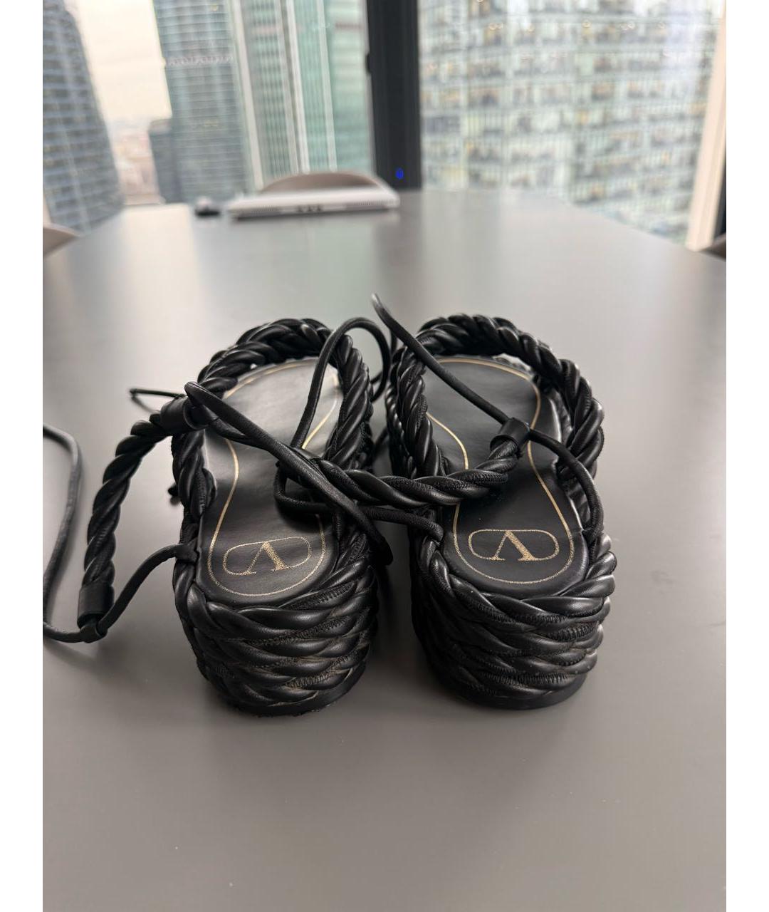 VALENTINO Черные кожаные сандалии, фото 3