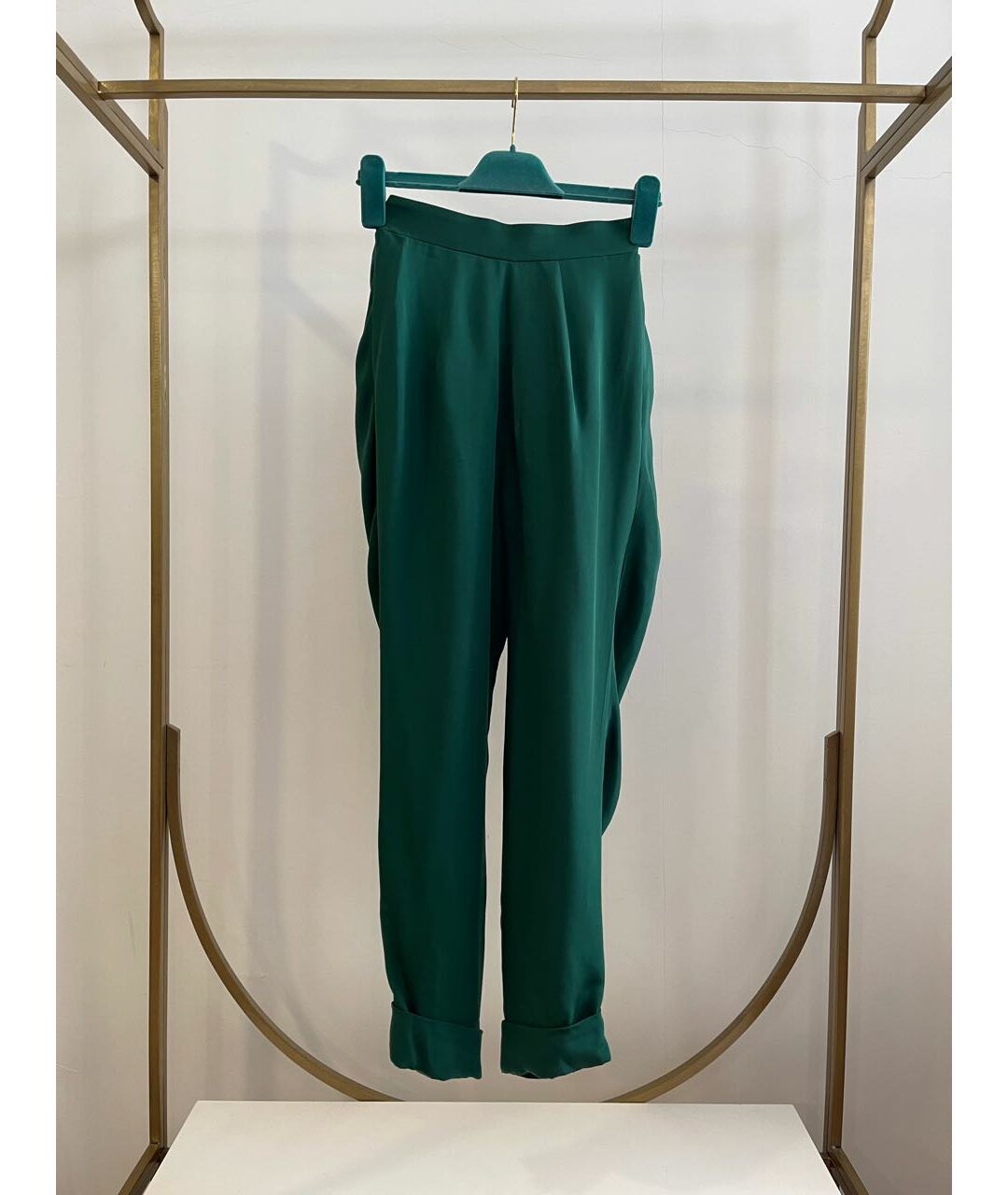ULYANA SERGEENKO Зеленые шелковые прямые брюки, фото 2