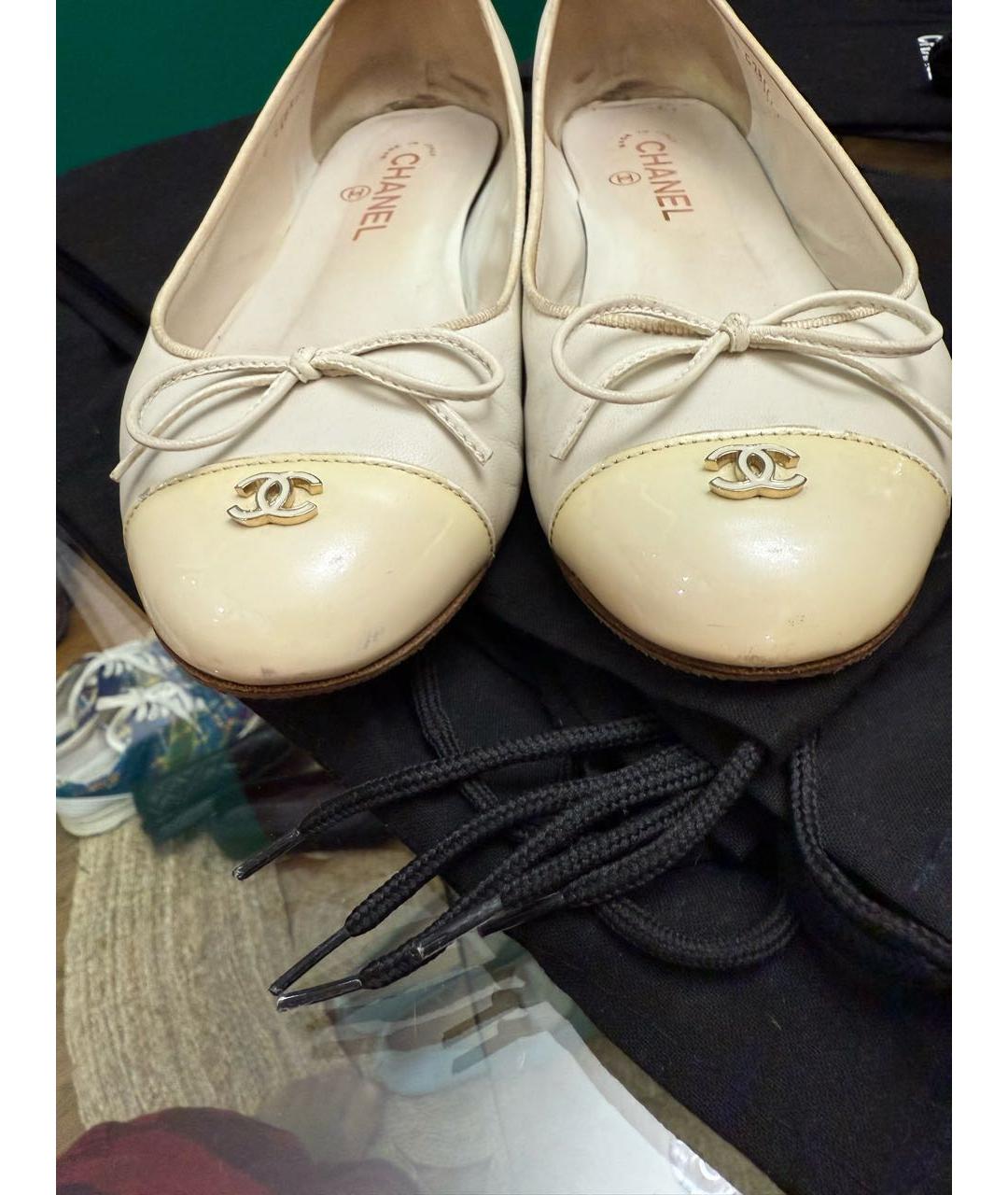 CHANEL Белые кожаные балетки, фото 3